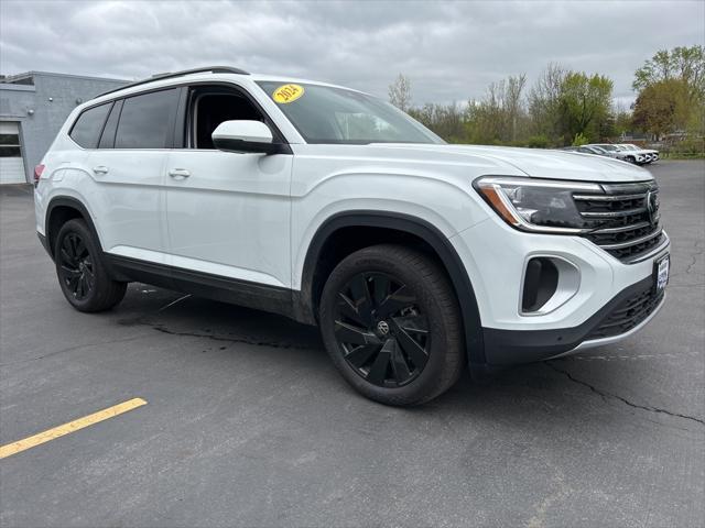 new 2024 Volkswagen Atlas car, priced at $43,135