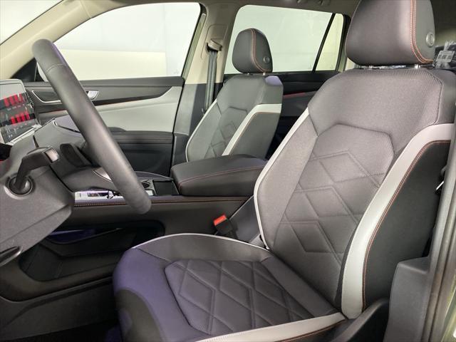 new 2025 Volkswagen Atlas car, priced at $48,951