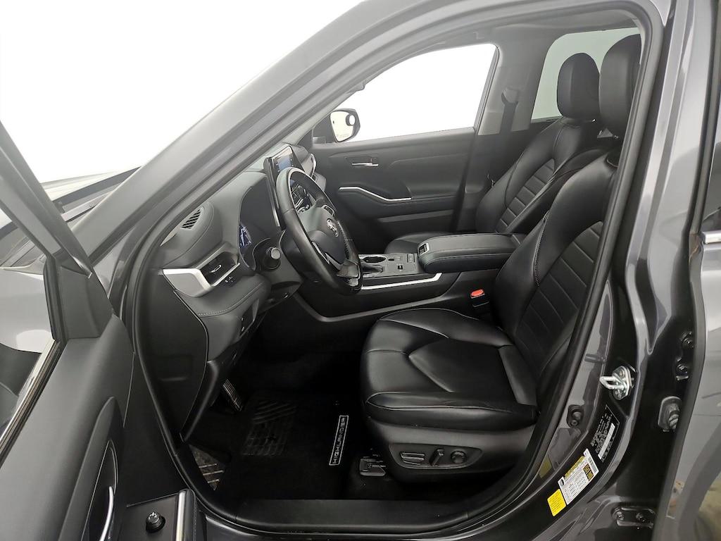 used 2022 Toyota Highlander car, priced at $36,998