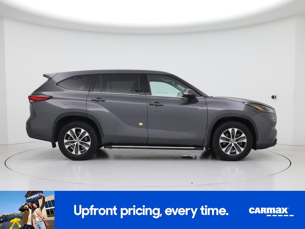 used 2022 Toyota Highlander car, priced at $36,998