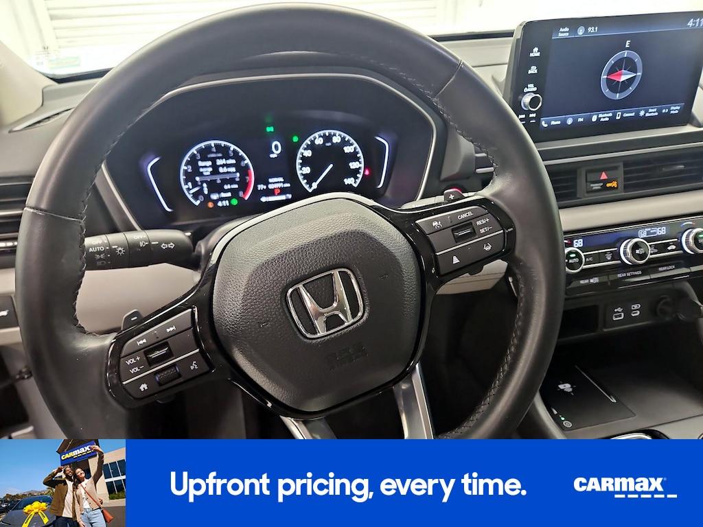 used 2025 Honda Pilot car, priced at $38,998