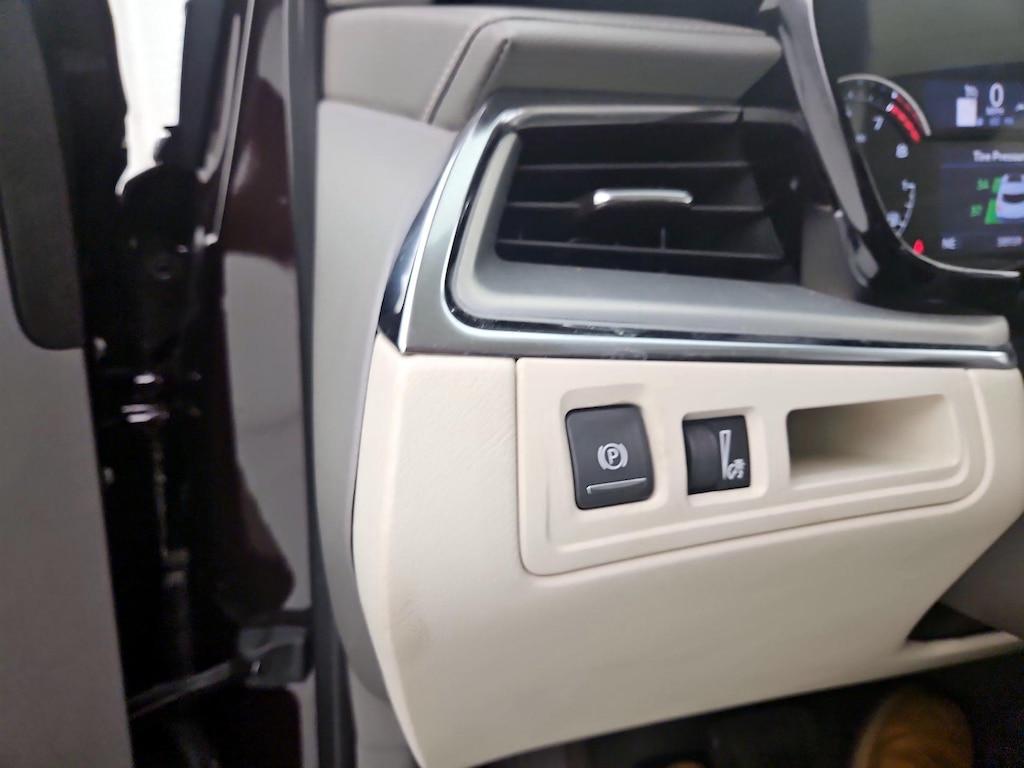 used 2021 Cadillac XT5 car, priced at $27,998