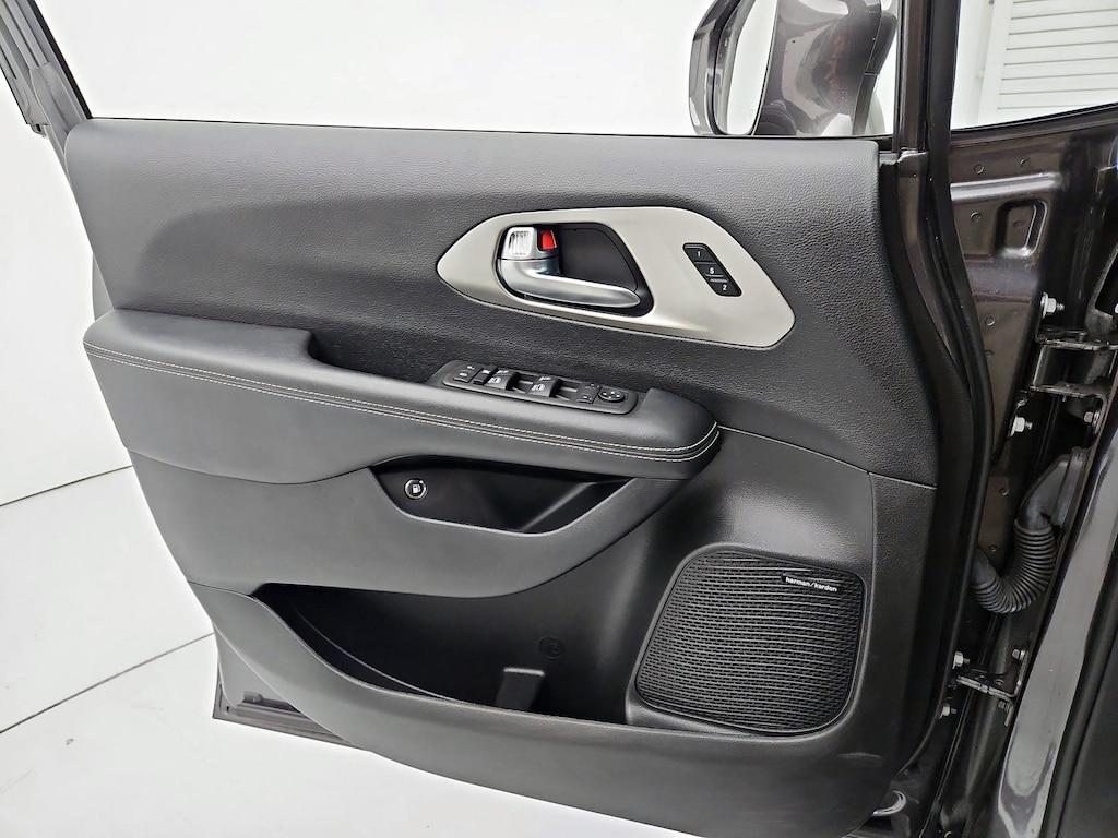 used 2022 Chrysler Pacifica Hybrid car, priced at $29,998