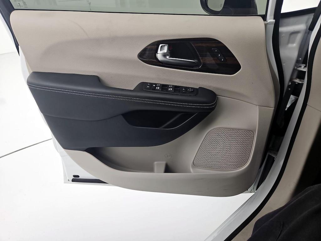 used 2023 Chrysler Pacifica car, priced at $37,998