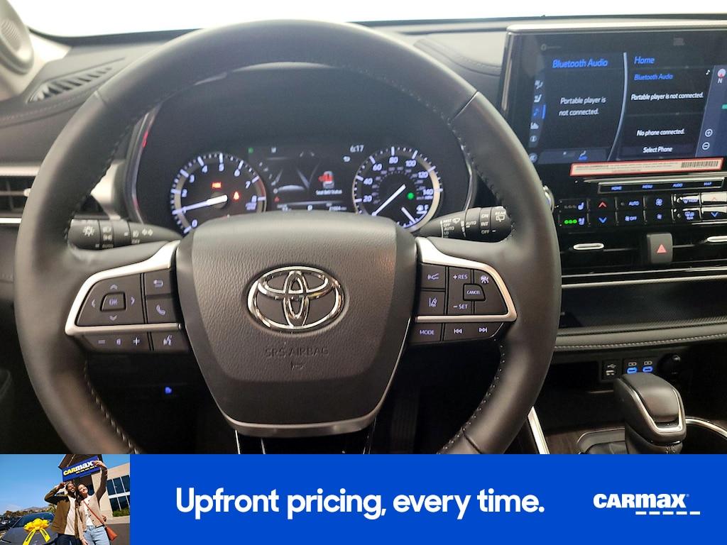 used 2022 Toyota Highlander car, priced at $44,998