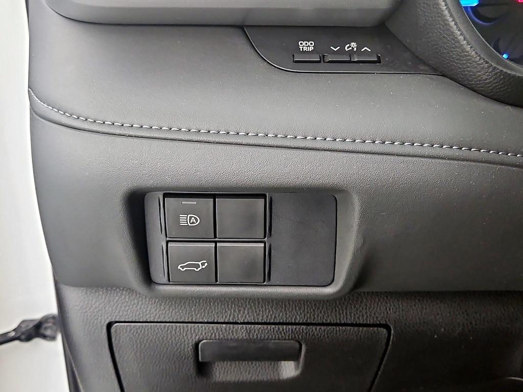 used 2021 Toyota Highlander Hybrid car, priced at $32,998