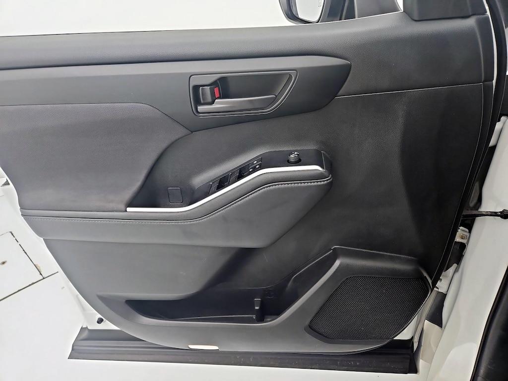 used 2021 Toyota Highlander Hybrid car, priced at $32,998