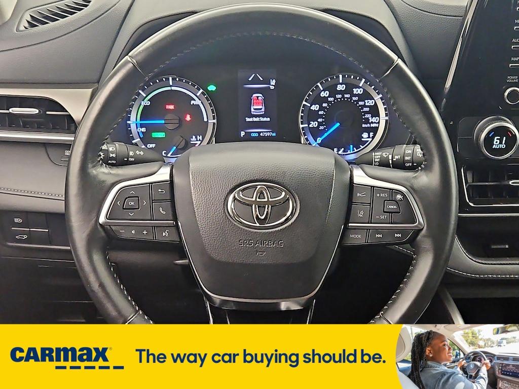 used 2021 Toyota Highlander Hybrid car, priced at $32,998