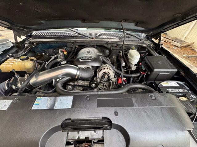 used 2004 Chevrolet Avalanche car, priced at $6,999