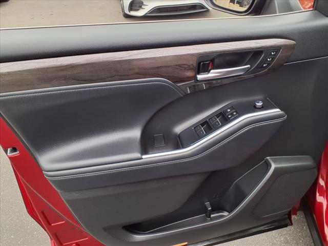 used 2022 Toyota Highlander car, priced at $40,472