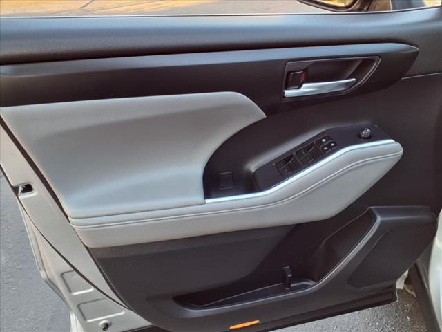 used 2022 Toyota Highlander car, priced at $39,481