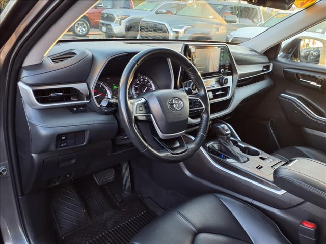 used 2022 Toyota Highlander car, priced at $35,499