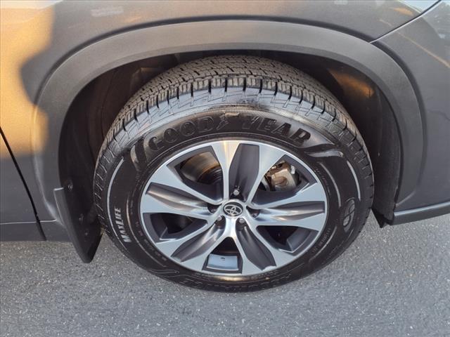 used 2022 Toyota Highlander car, priced at $35,499