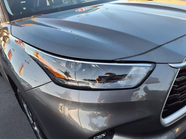 used 2022 Toyota Highlander car, priced at $35,499