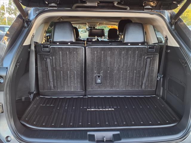 used 2022 Toyota Highlander car, priced at $35,499
