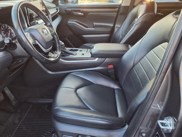 used 2022 Toyota Highlander car, priced at $35,499