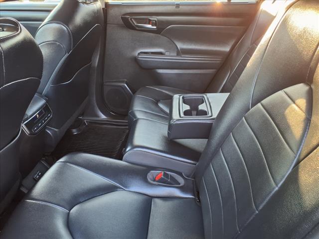 used 2022 Toyota Highlander car, priced at $35,499