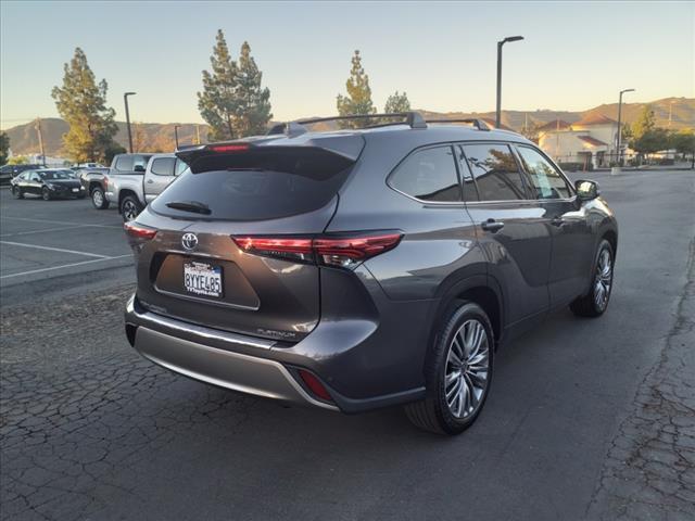 used 2022 Toyota Highlander car, priced at $39,494