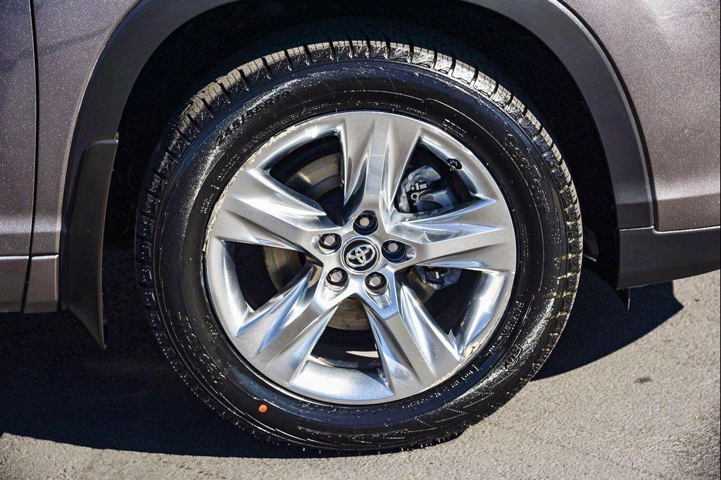 used 2017 Toyota Highlander Hybrid car, priced at $22,991