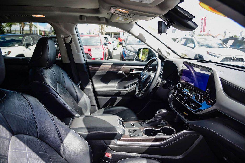 used 2023 Toyota Highlander Hybrid car, priced at $39,490