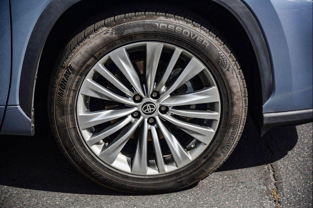 used 2023 Toyota Highlander Hybrid car, priced at $39,490