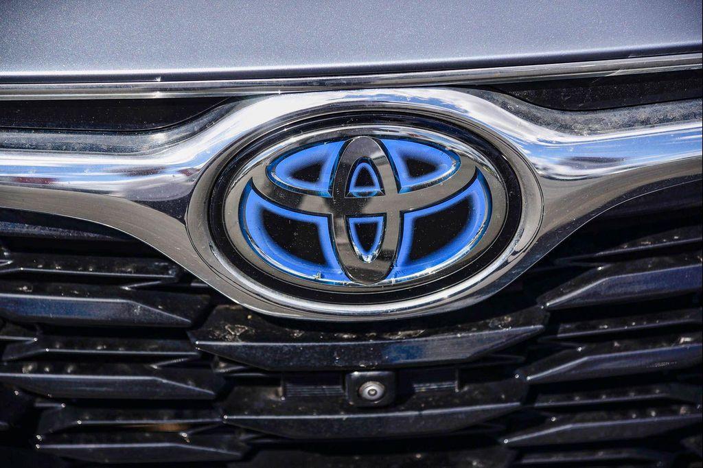 used 2023 Toyota Highlander Hybrid car, priced at $39,490