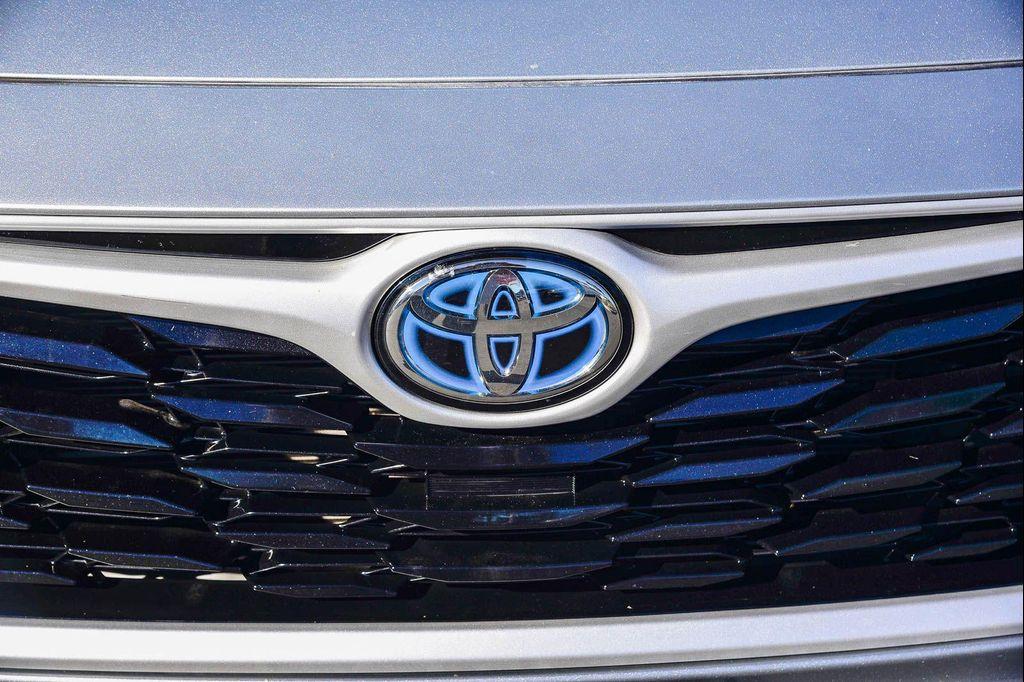 used 2021 Toyota Highlander Hybrid car, priced at $30,741