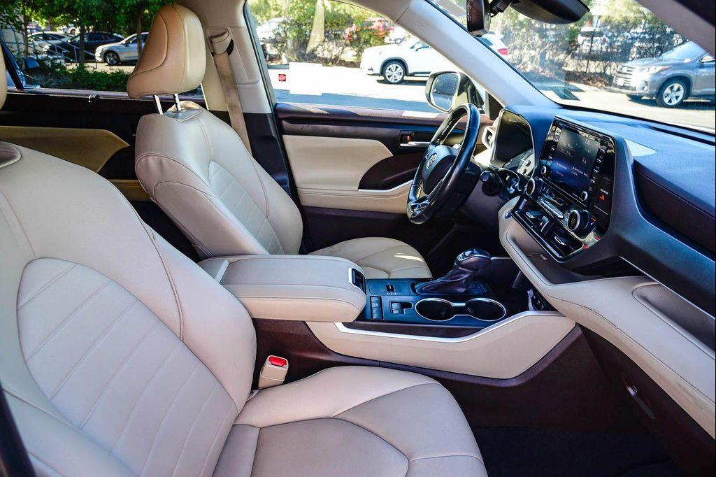 used 2021 Toyota Highlander Hybrid car, priced at $30,741