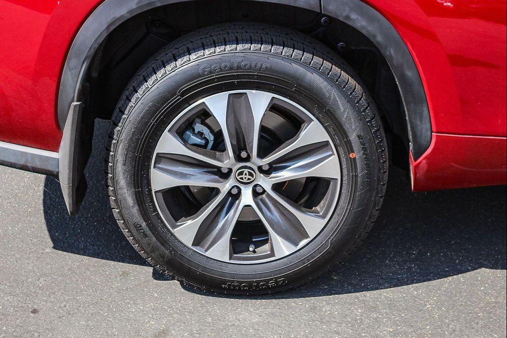 used 2023 Toyota Highlander car, priced at $32,295