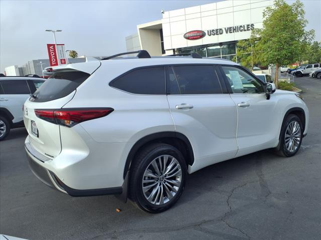 used 2023 Toyota Highlander car, priced at $42,995