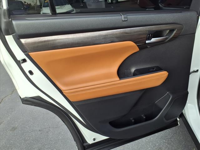 used 2023 Toyota Highlander car, priced at $42,995