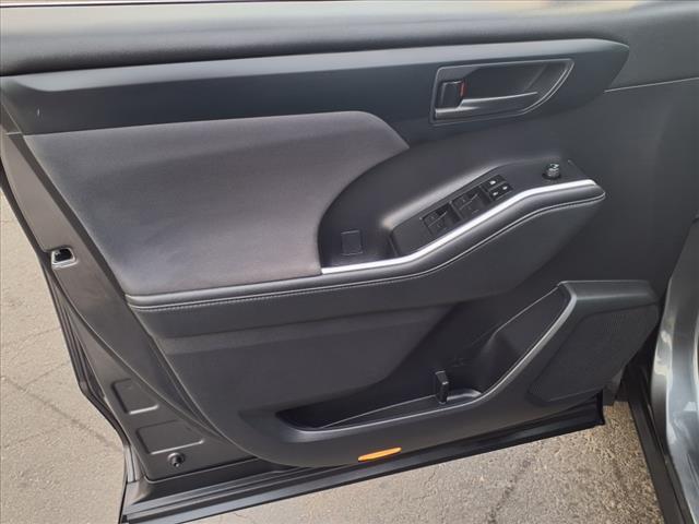 used 2023 Toyota Highlander Hybrid car, priced at $33,492