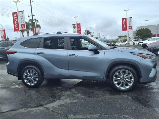 used 2022 Toyota Highlander car, priced at $38,548