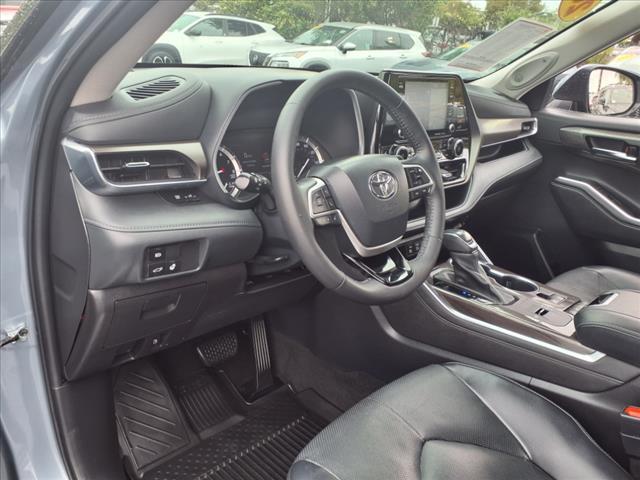 used 2022 Toyota Highlander car, priced at $38,548
