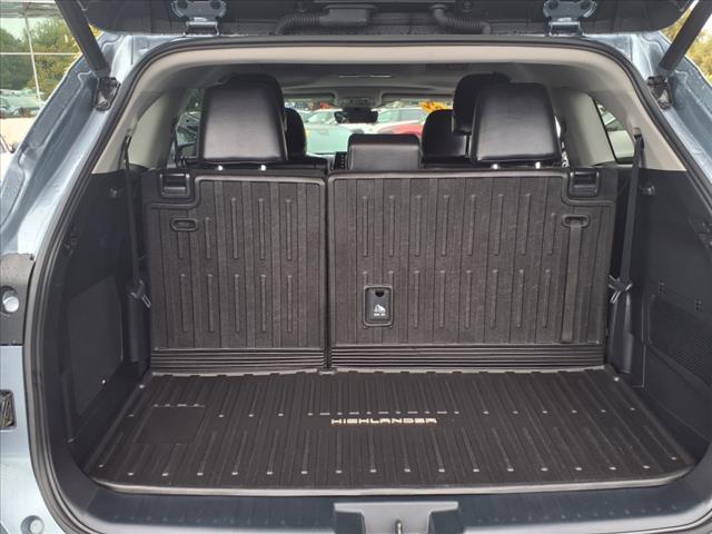 used 2022 Toyota Highlander car, priced at $38,548