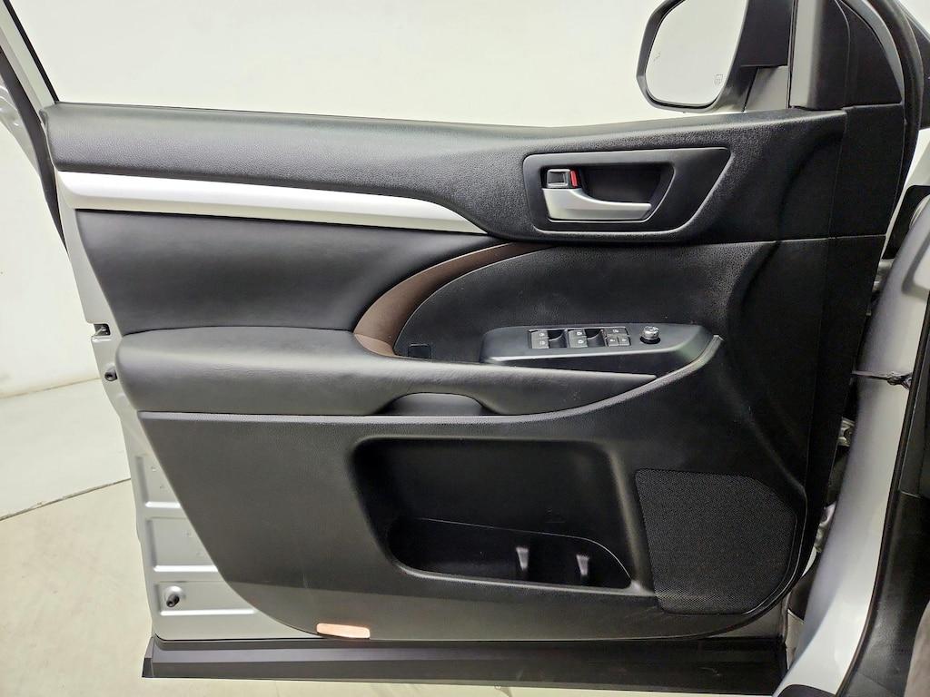 used 2018 Toyota Highlander car, priced at $22,998