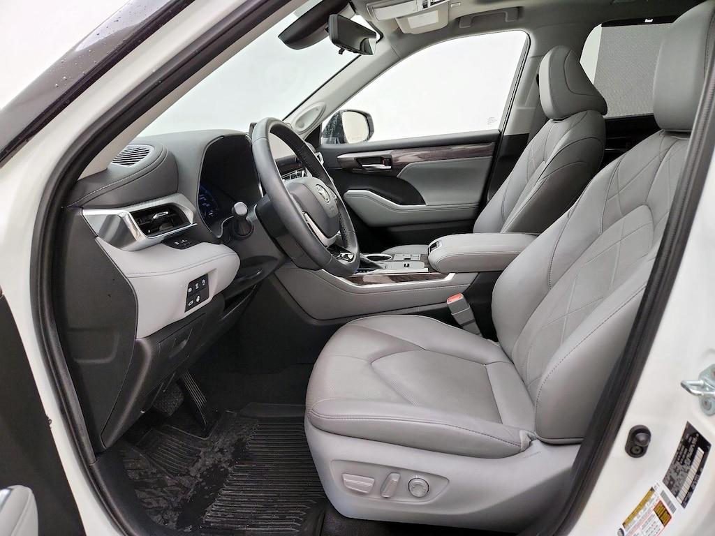 used 2023 Toyota Highlander car, priced at $46,998