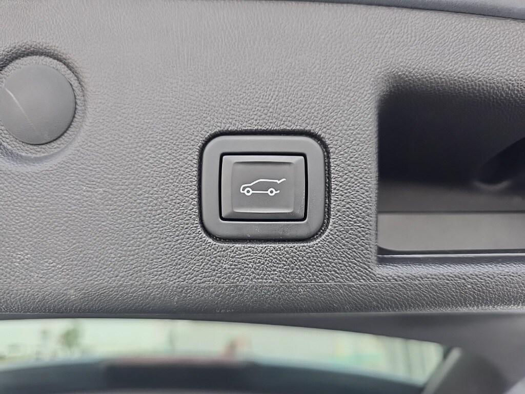 used 2024 Chevrolet Equinox car, priced at $21,888