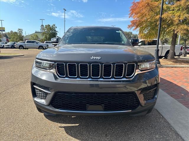 new 2025 Jeep Grand Cherokee car, priced at $39,175