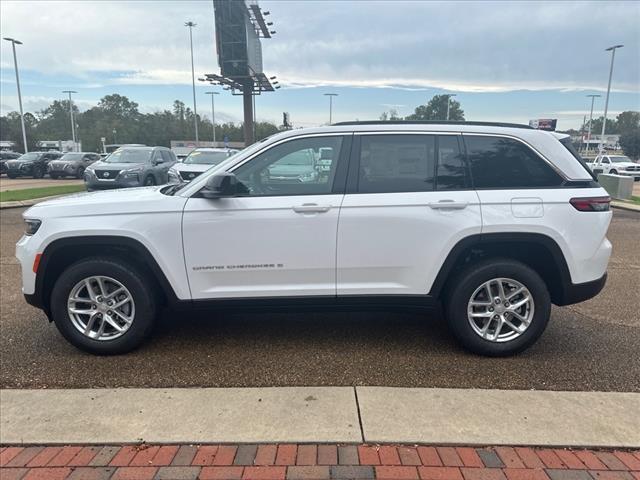 new 2025 Jeep Grand Cherokee car, priced at $40,375