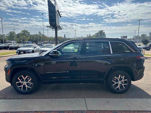 new 2025 Jeep Grand Cherokee car, priced at $44,295