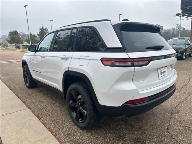 new 2025 Jeep Grand Cherokee car, priced at $45,580