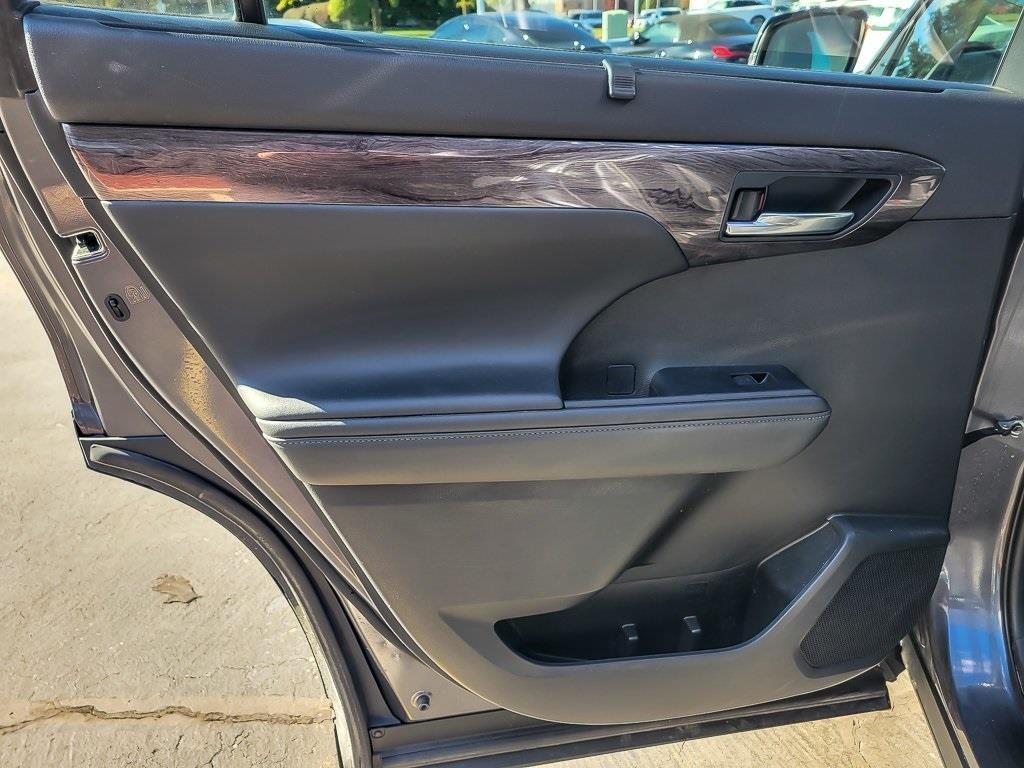 used 2021 Toyota Highlander Hybrid car, priced at $39,798