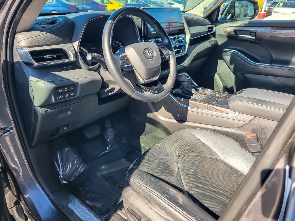 used 2021 Toyota Highlander Hybrid car, priced at $39,798
