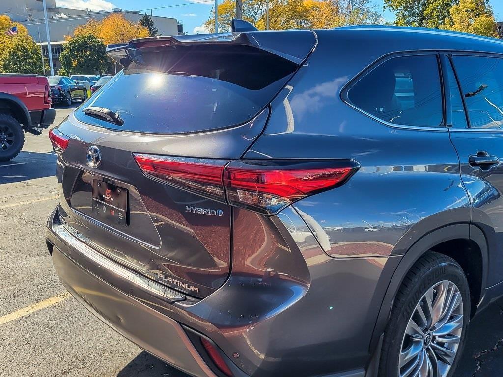used 2021 Toyota Highlander Hybrid car, priced at $39,798