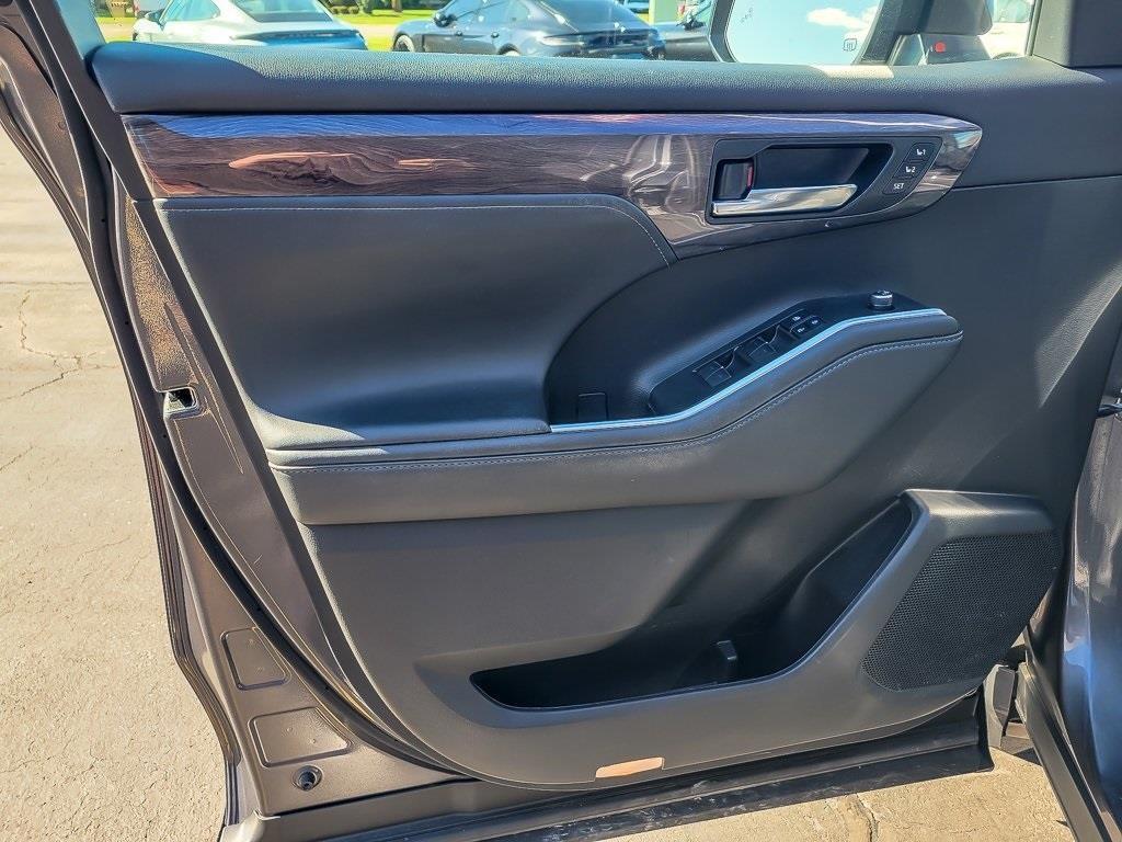 used 2021 Toyota Highlander Hybrid car, priced at $39,798