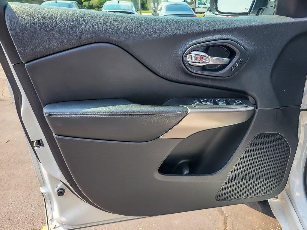 used 2019 Jeep Cherokee car, priced at $19,989