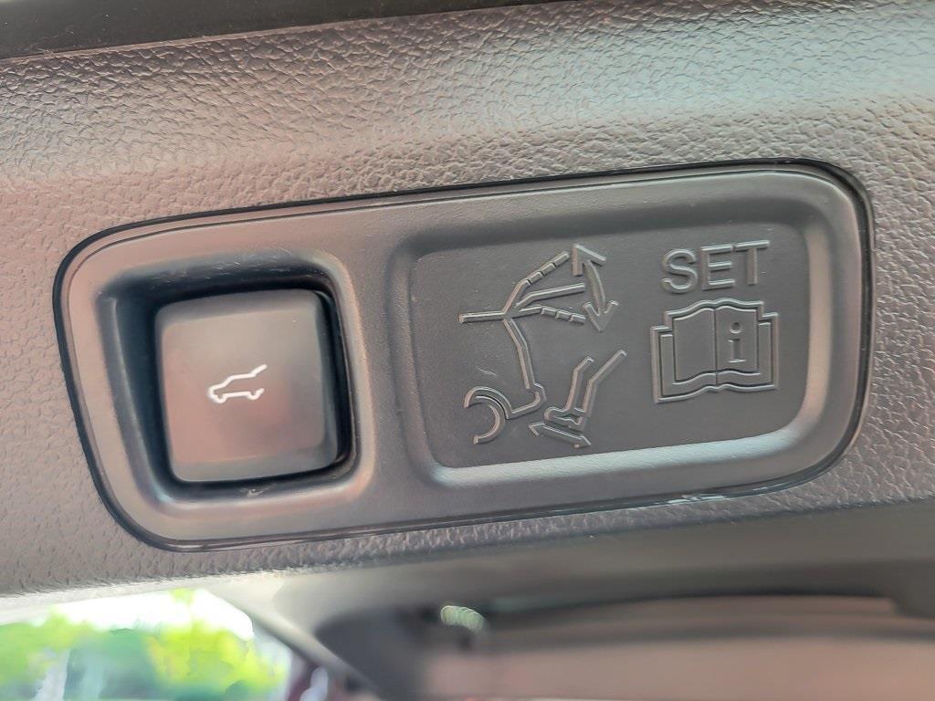 used 2022 Lincoln Navigator car, priced at $59,889