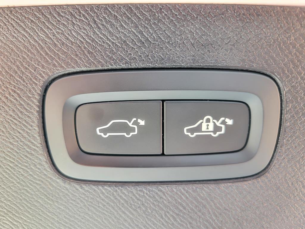 used 2022 Volvo XC90 Recharge Plug-In Hybrid car, priced at $44,388