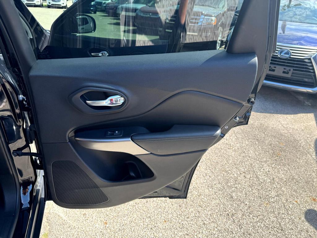 used 2020 Jeep Cherokee car, priced at $12,995